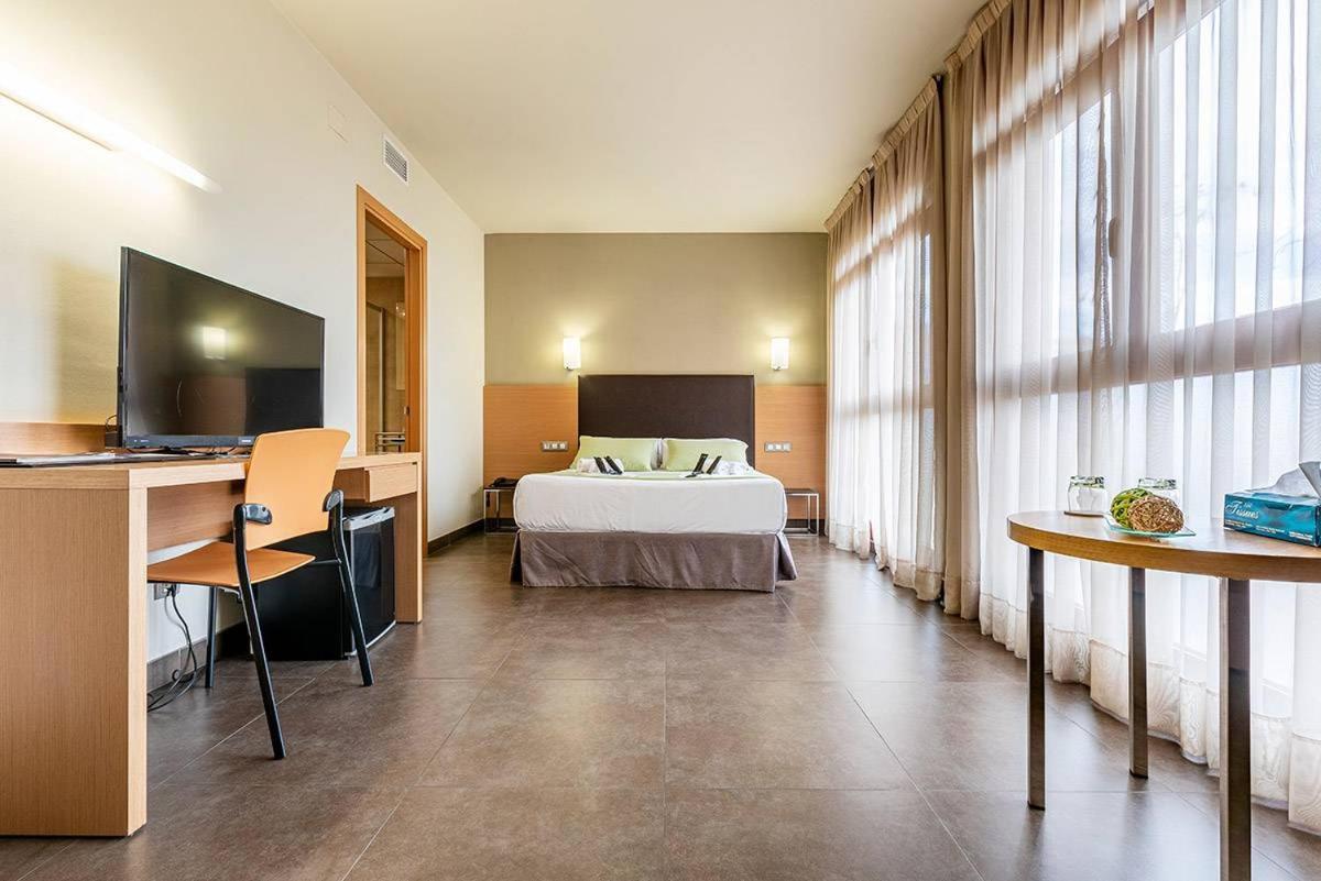 Hotel Pere III El Gran Vilafranca del Penedes Bagian luar foto