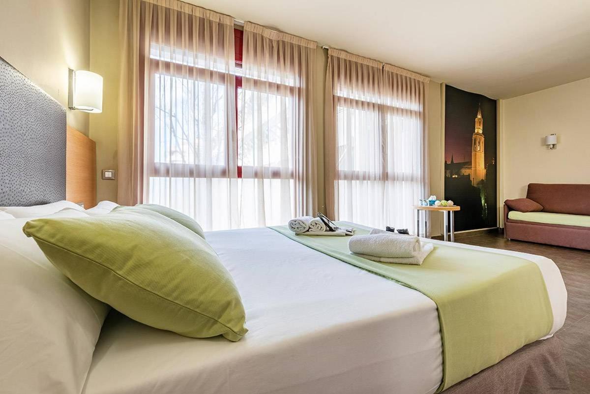 Hotel Pere III El Gran Vilafranca del Penedes Bagian luar foto